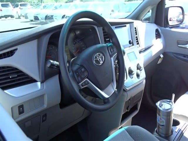 2017 Toyota Sienna LE